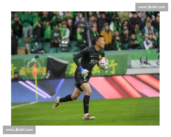 门将神扑力挽狂澜极限反应铸就赛场奇迹震撼全场观众热血瞬间